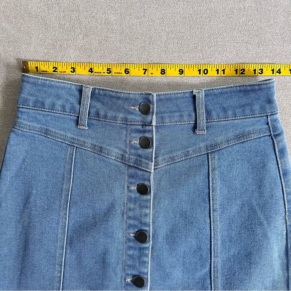 RSQ Denim Skirt. Size 7/28. - Picture 4 of 5
